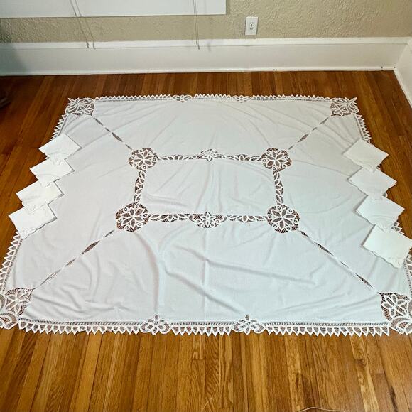 Vintage White 82 x 64 Cutwork Lace Tablecloth with 8 Matching Napkins - Picture 2 of 16